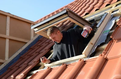 Pose de fenêtres de toit Velux à Estivareilles